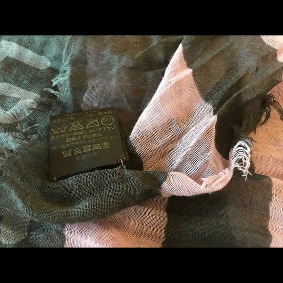 Louis Vuitton - Picture 3 of 5